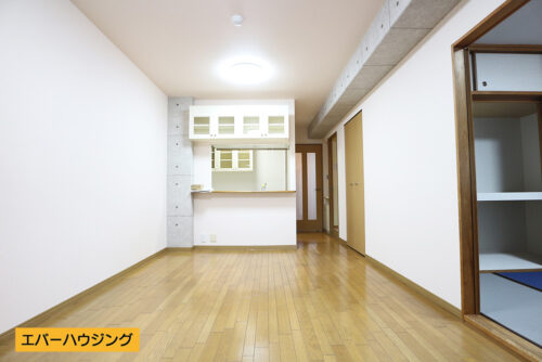 リビング10.7帖。隣には和室があるので、開放するとリビングを広々使えます♪