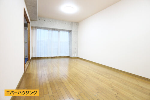 リビング10.7帖。隣には和室があるので、開放するとリビングを広々使えます♪