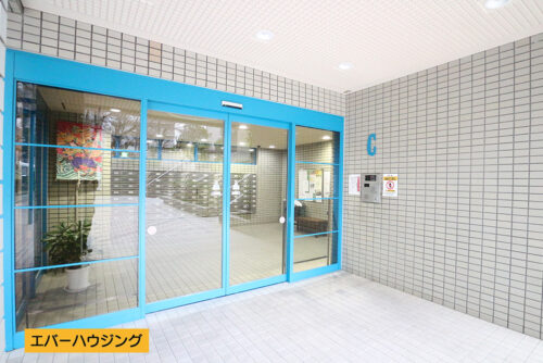 建物入口部分。