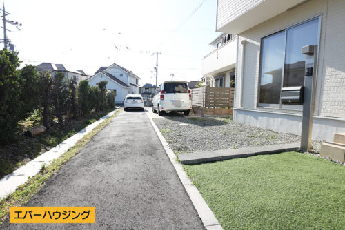 お庭スペース前の道路です。(外観)