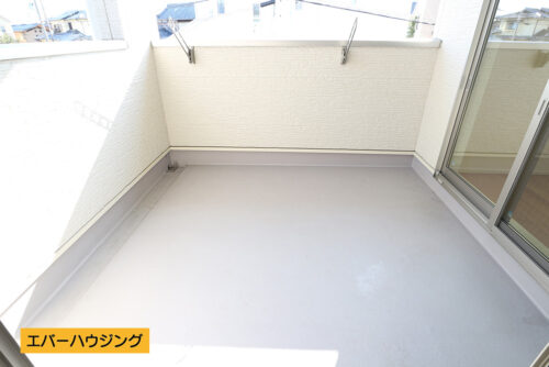 南向きのバルコニー！たくさん洗濯物が干せます♪