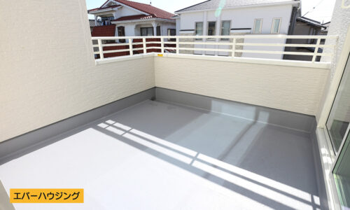 広々としたバルコニー。お洗濯ものも一度に大量に干すことができます。