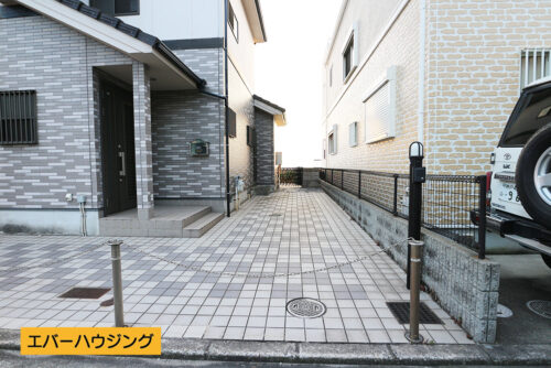 駐車スペースは3台分ございます。