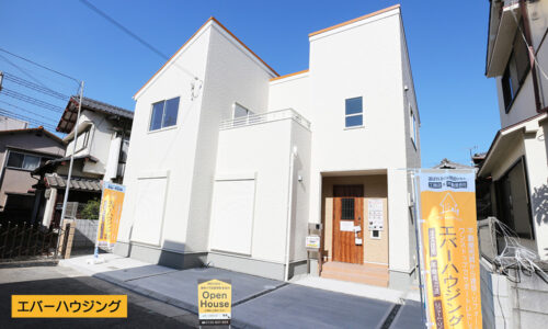 【同仕様写真です】 シンプルな白を基調とした外観です。