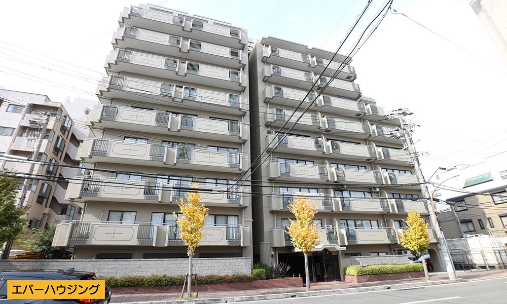 JR「明石駅」まで徒歩６分の立地！ ２０１５年１１月にフルリフォーム歴あり♪ 眺望・陽当たりも良好です。 現地（2019年12月）撮影