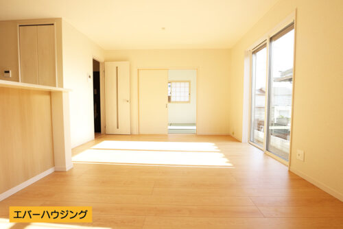 南向きなので陽当たり良好です（1号棟写真参考）