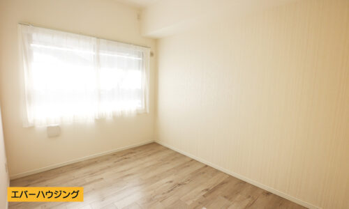 洋室5.1帖のお部屋。クローゼット収納付きです。