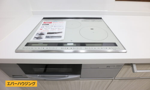 お手入れしやすいIHコンロです。グリル付きです。