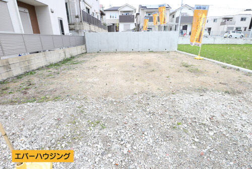 JR「大久保駅」徒歩15分！バス4分の立地です。2020年4月完成予定です♪ 現地（2020年1月）撮影