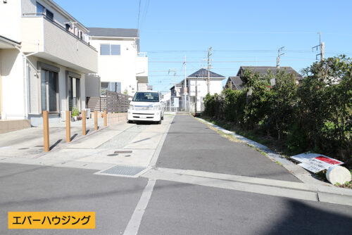 建物の前面道路です。