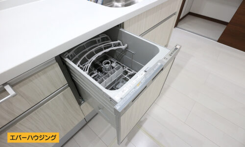 家事がはかどる食器洗い乾燥機も付いています。