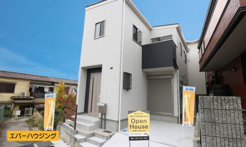 3LDK・新築・JR「魚住駅」徒歩14分の立地 駐車1台可能です。 現地（2019年11月）撮影