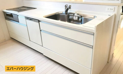 対面式のシステムキッチンです。お手入れしやすいIHコンロ！