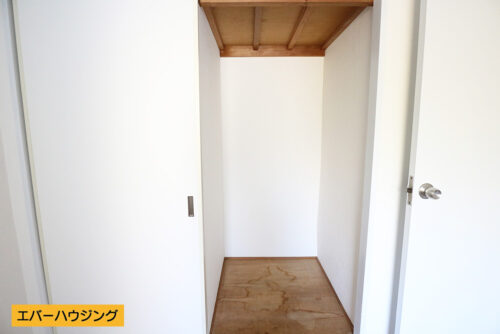 奥行きのある収納スペース。