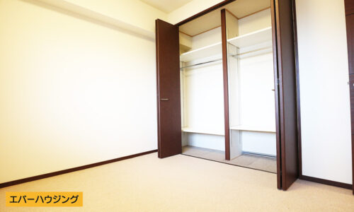 洋室のクローゼット。