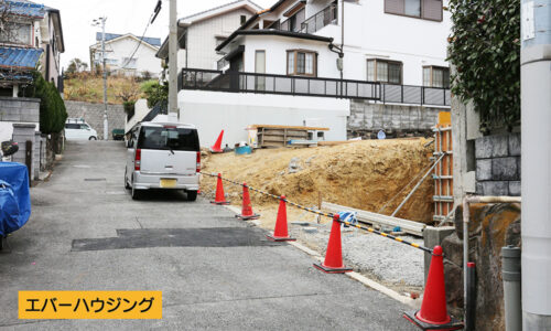 現地含む前面道路の写真です。