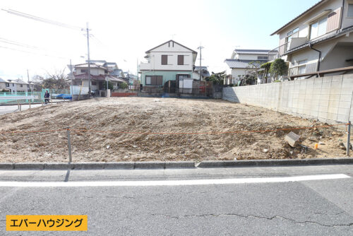 現地の前面道路です。