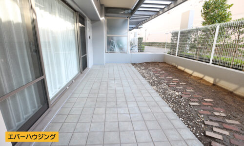 専用庭。洗濯物を干したりできる十分なスペースがあります。