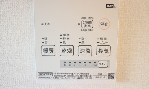 同形状・同仕様写真です。 浴室乾燥機付きです。