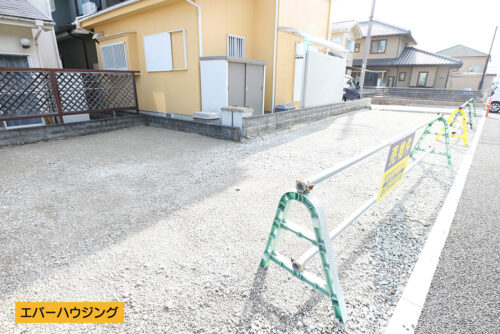 前面道路を含む現地写真です。