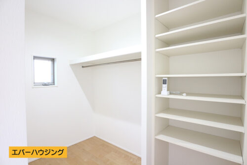 洋室6帖には広々のウォークインクローゼットがあります♪