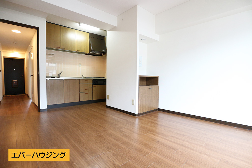 JR「大久保駅」まで徒歩8分の立地！ 物件横すぐが小学校です。 室内（2020年1月）撮影