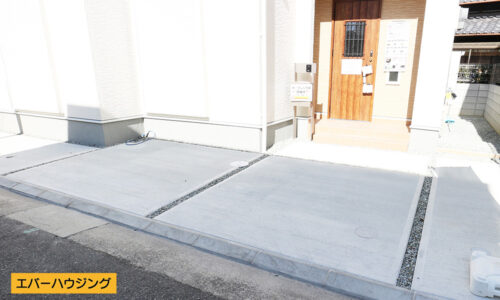 お車が２台駐車できるカースペースもございます。