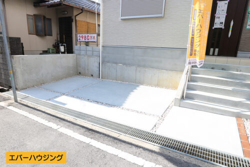 駐車場は2台駐車可能です（1号棟写真参考）