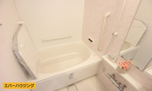 ユニットバスも新調済みです。日々の疲れを癒してくれます。