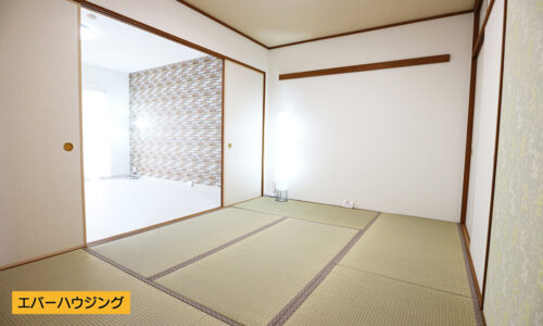 和室６帖。大容量の押し入れ収納があるので、お子様のおもちゃを収納出来ます。