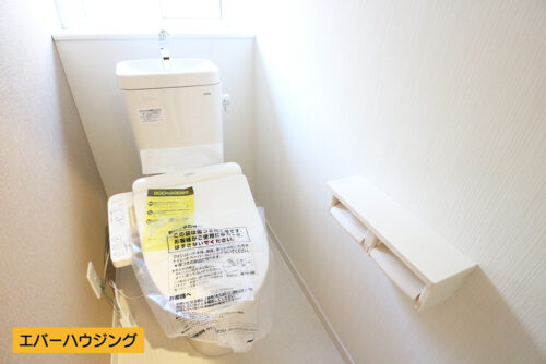 トイレは2台ございます。全て洗浄機能付きのトイレです（1号棟写真参考）