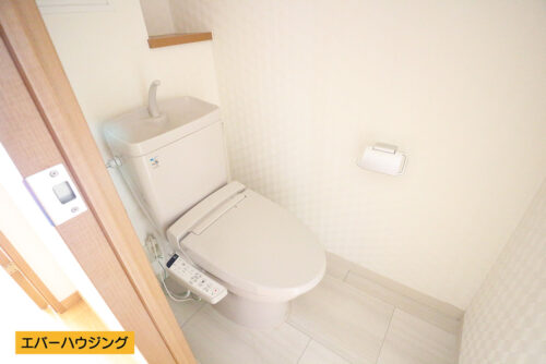 トイレは洗浄機能付き！
