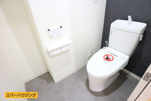 トイレは洗浄機能付き。