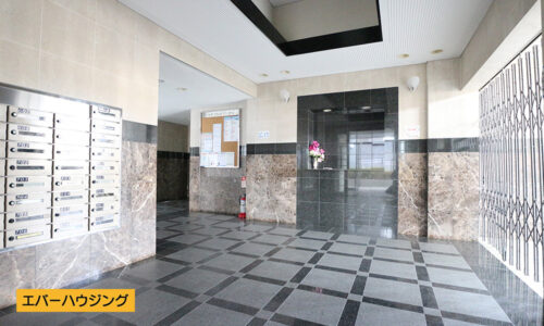 ロビーは広く、開放感があります。